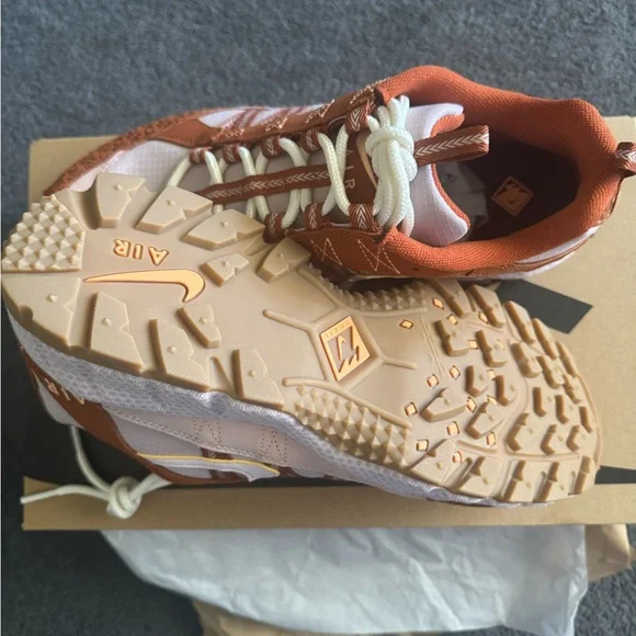 Nike Air Humara FM Sneakers - Picture 8 of 8